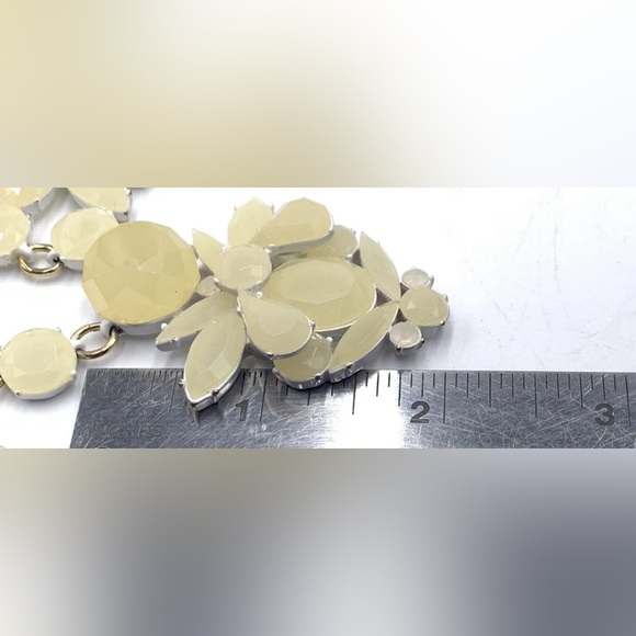 J. CREW Misty Faux Stone Statement Bib Gold Tone Necklace 20" - Picture 9 of 13